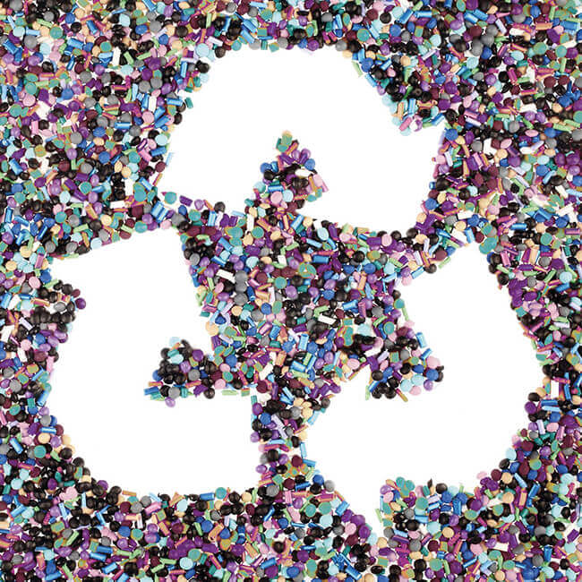 Recycling Zeichen mit Pellets